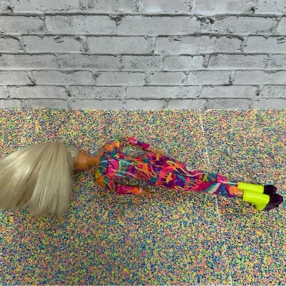 Barbie Hot Skatin' Doll 1994 Articulated Jointed Vintage Outfit Skates Earrings - Picture 12 of 16